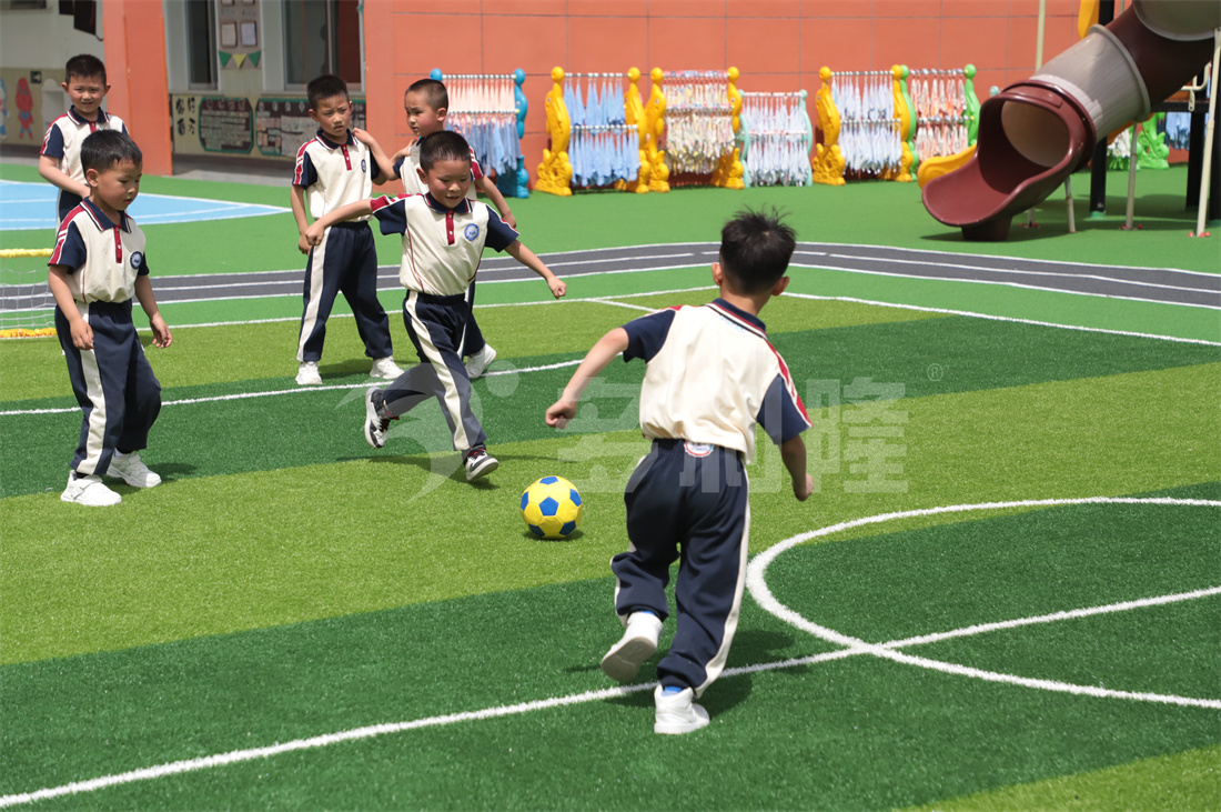 幼兒園戶外場地設(shè)計，幼兒園地彈坪