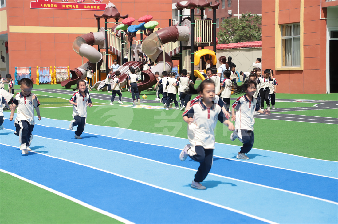 幼兒園戶外場地設(shè)計，幼兒園地彈坪